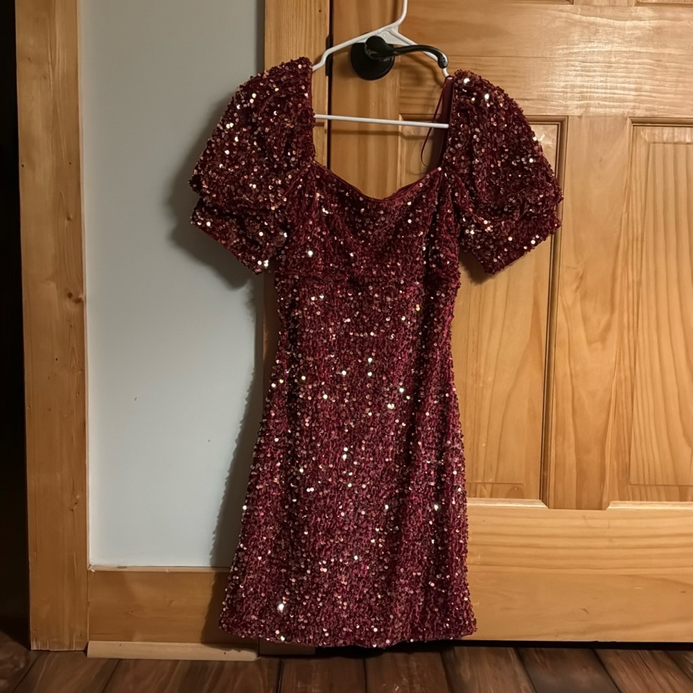 Worn once and in excellent condition